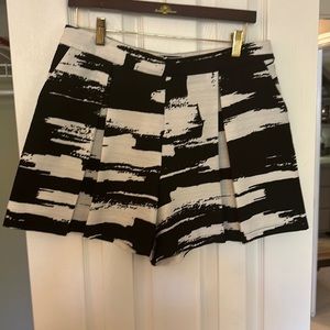 black and white side zipper short